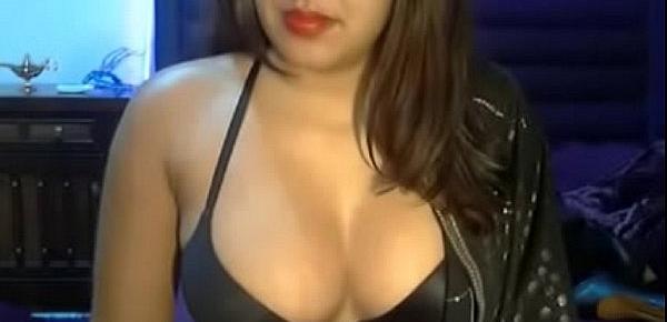  busty indian chick stripping saree on cam fingering